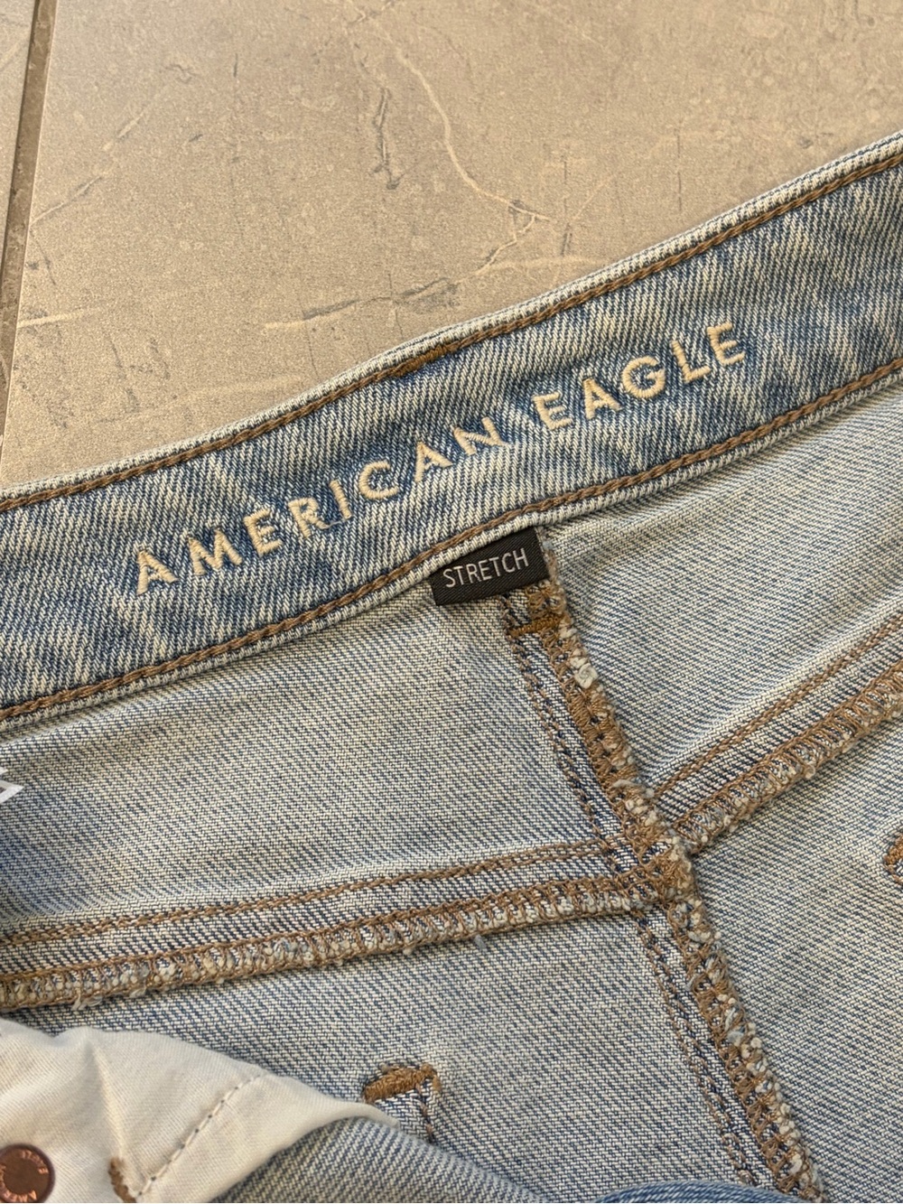 EUC American Eagle Mom Shorts Size 8 Light Wash Distressed Stretch Cuffed Denim - Picture 3 of 5